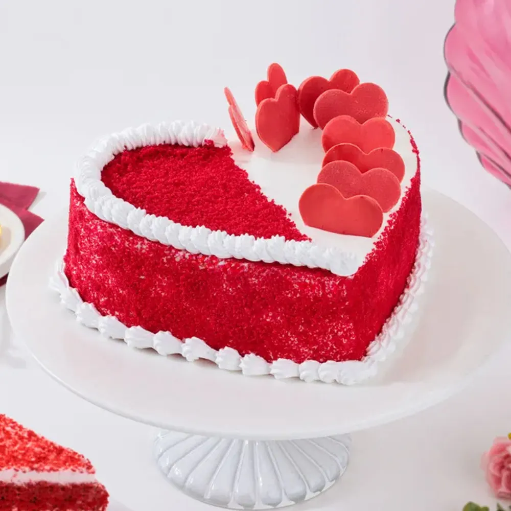 Romantic-Red-Velvet-Cake